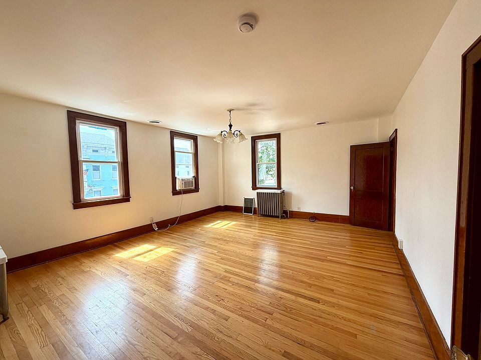 1st image of 222 Warren St #2