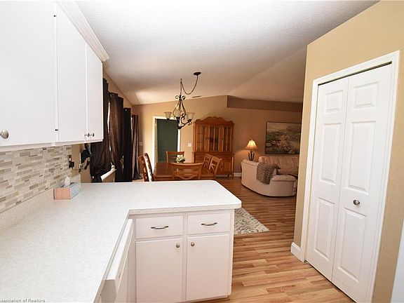 3rd image of 181 Woodside Dr