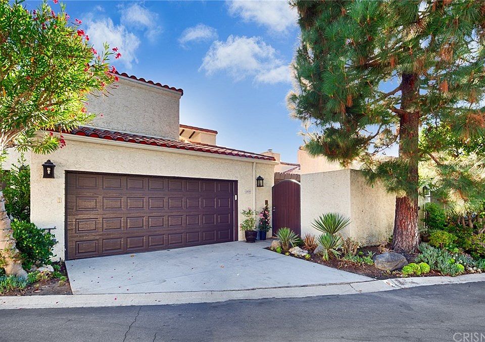 1st image of 1910 Palisades Dr