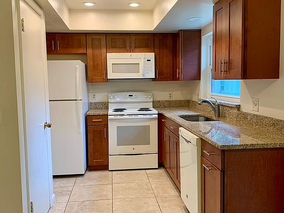 2nd image of 3047 Riverbrook Dr