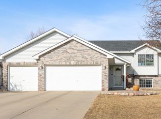 3425 White Oaks Ln, Woodbury, MN 55125
