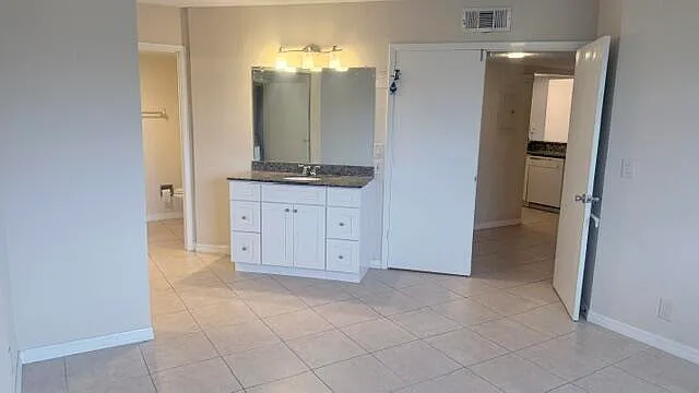 1520 SE Royal Green Cir #206 — Photo 16
