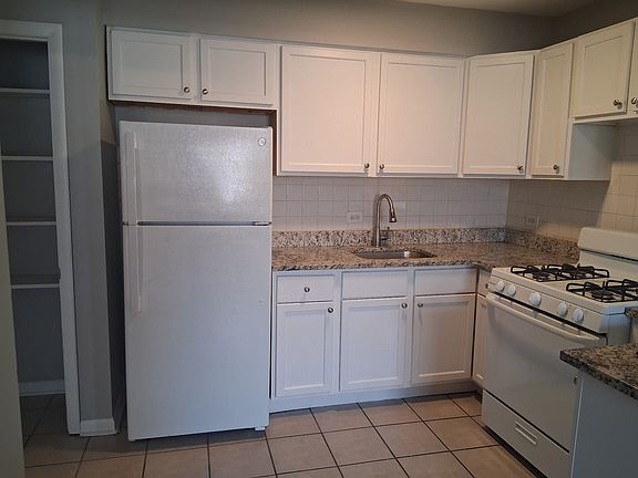 4th image of 3331-53 Commercial Ave #E5c017334