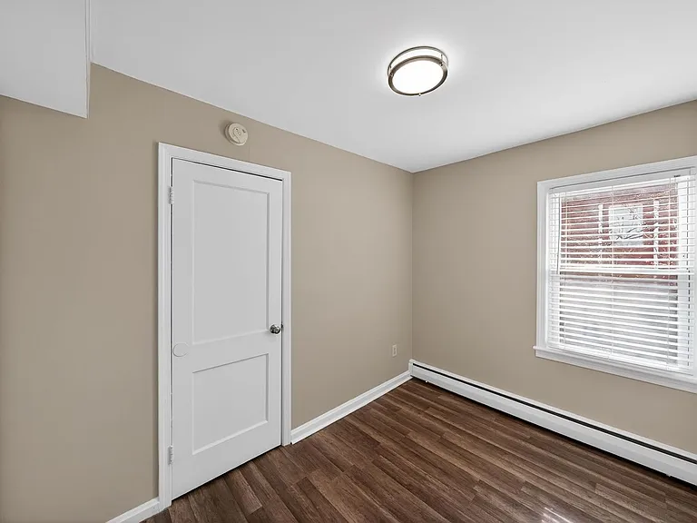 1105 Carrington Ave — Photo 9