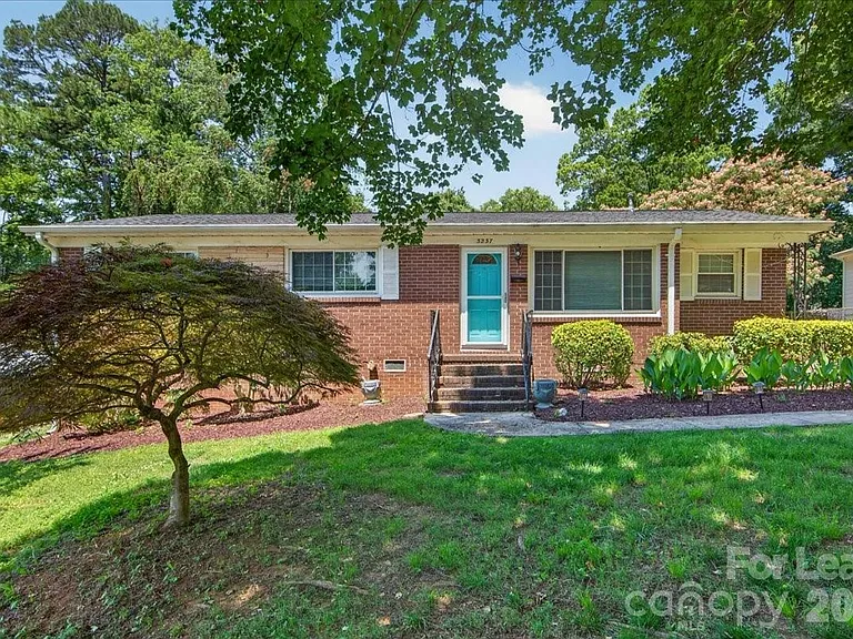 3237 Harrow Pl — Photo 2
