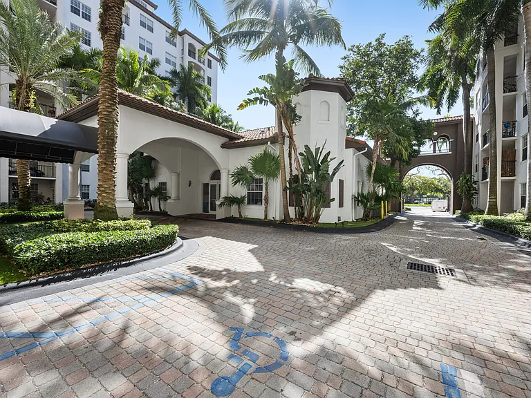 10X Mizner Park — Photo 12
