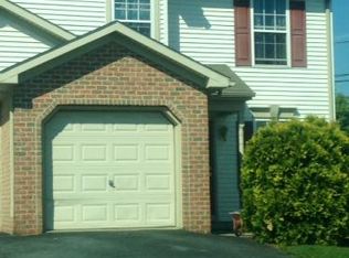 208 Fieldcrest Dr, New Holland, PA 17557
