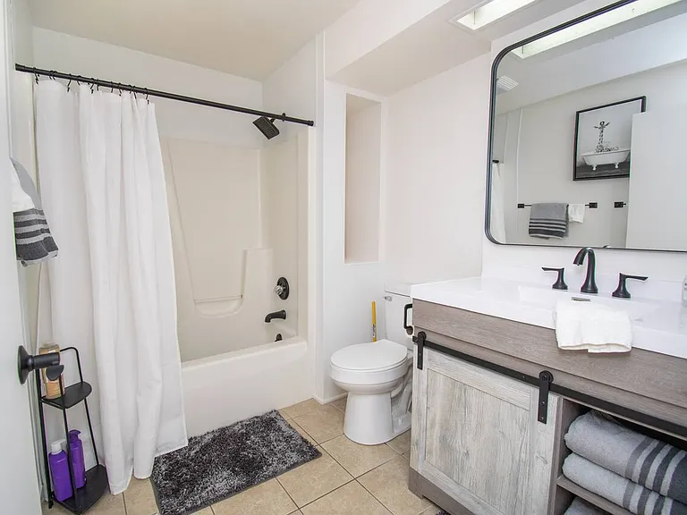 554 W 5th St #1 — Photo 14
