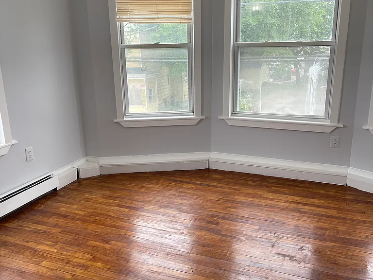 184 Bartlett St #1 — Photo 4