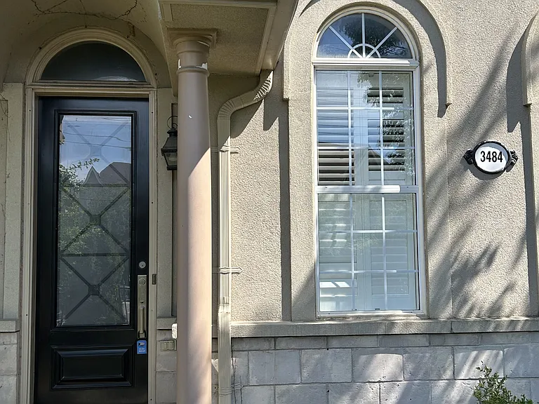 3484 Eglinton Ave W — Photo 2