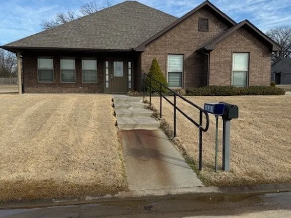 700 SW 11th St, Muldrow, OK 74948