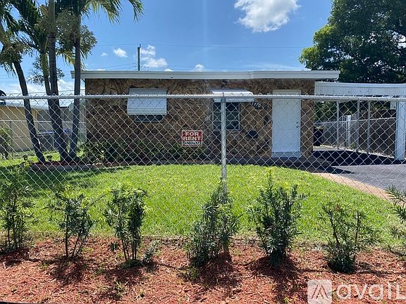 2nd image of 1776 Lauderdale Manor Dr