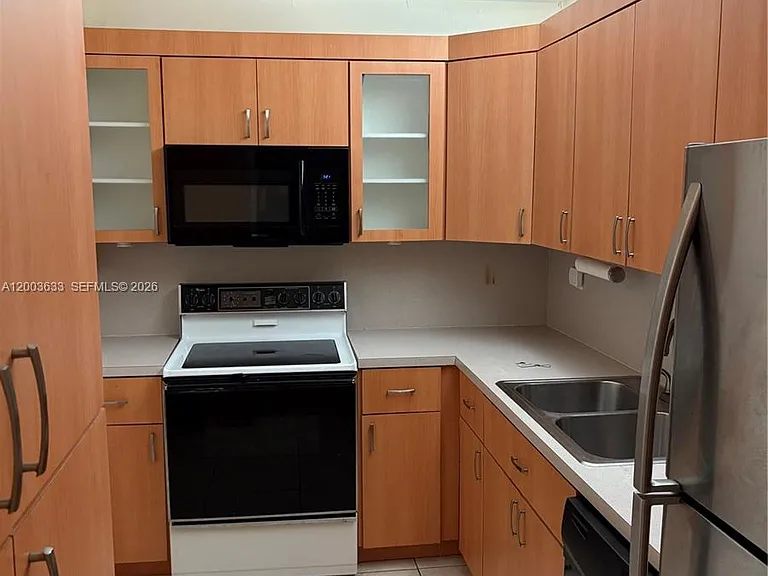 8335 SW 72nd Ave #108D — Photo 3