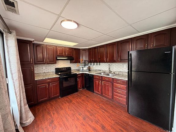 5th image of 354 E 60th Dr