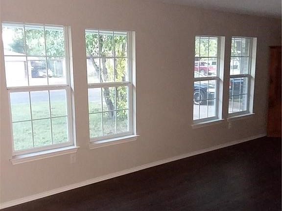 5th image of 162 Chateau Dr