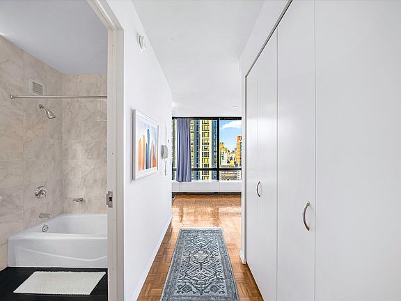 5th image of 420 E 61st St APT 33A