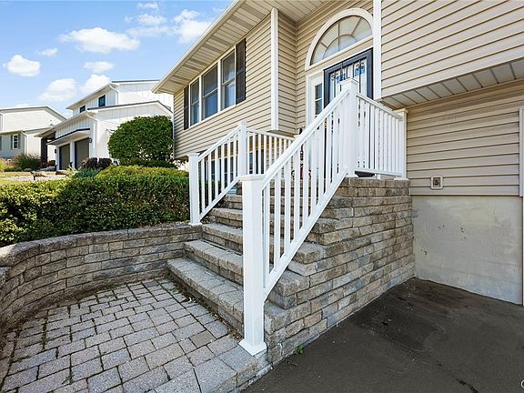 5th image of 202 Chestnut Hill Dr