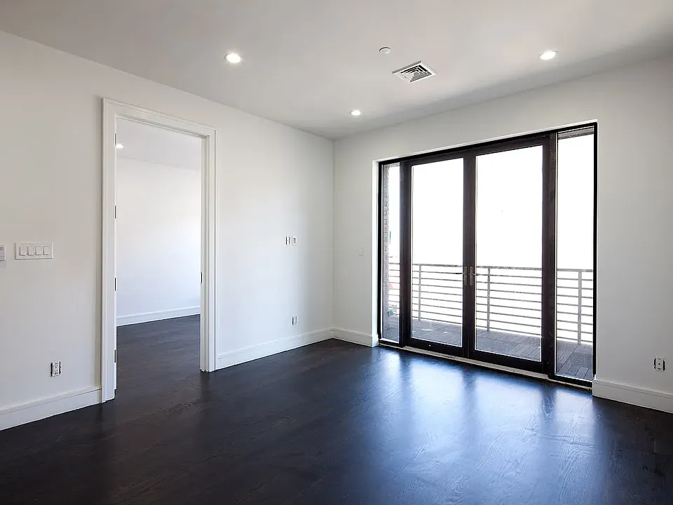 147 Rogers Ave #4R