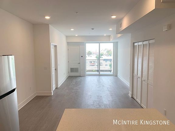 3rd image of 4055 Oakwood Ave #402