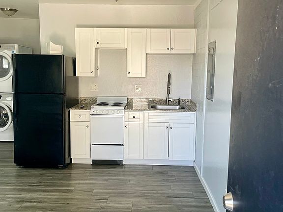 3rd image of 2402 N 24th St #11372794