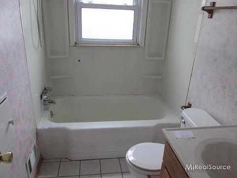 4th image of 28322 Edward St