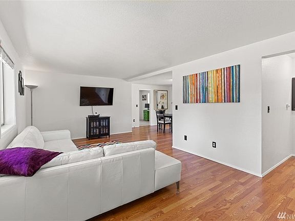 5th image of 3136 60th Ave SE