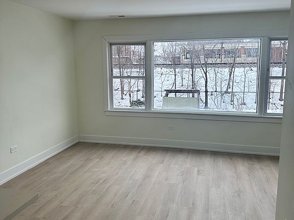 3rd image of 6123 N Ravenswood Ave