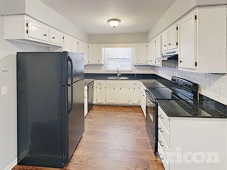 208 Pond Ridge Rd E — Photo 8