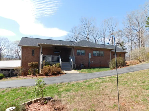 320 Ruth Dr, Madison Heights, VA 24572