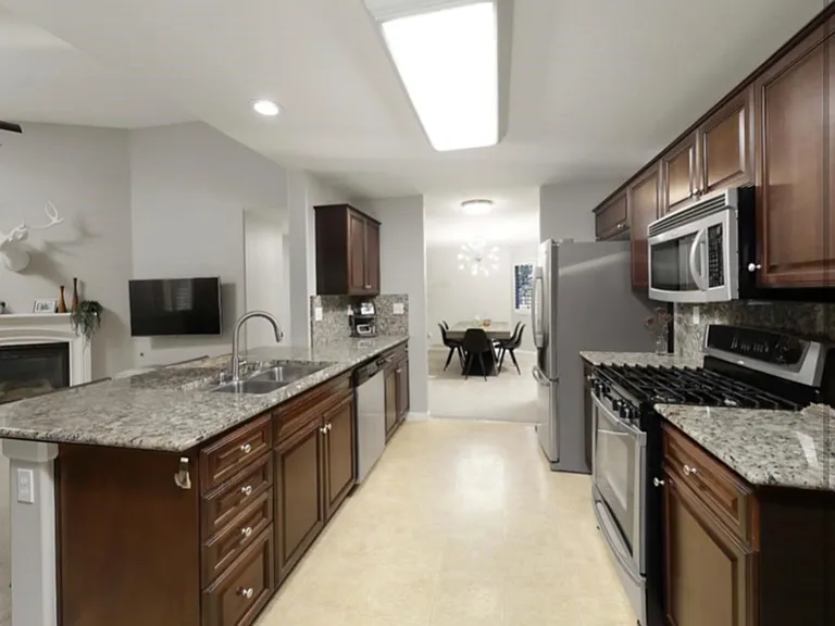 12319 Maclure Dr — Photo 3