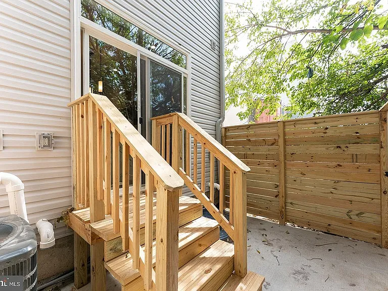 2127 N Randolph St — Photo 33
