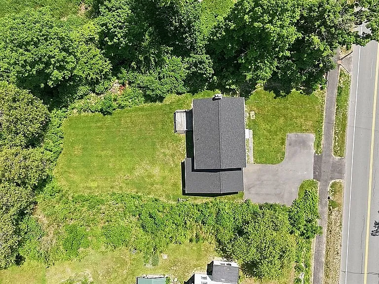 1107 N Pleasant St — Photo 34