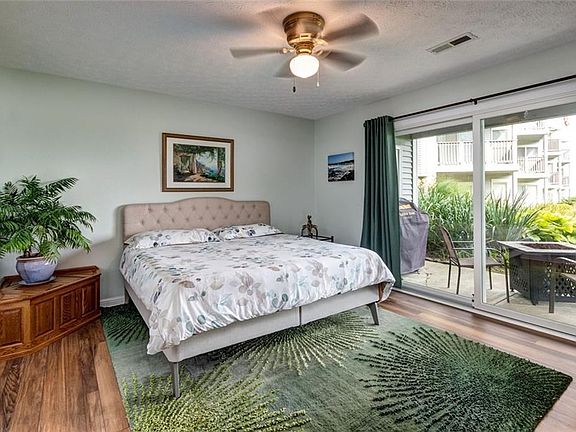 4th image of 665 2nd St Unit 2D