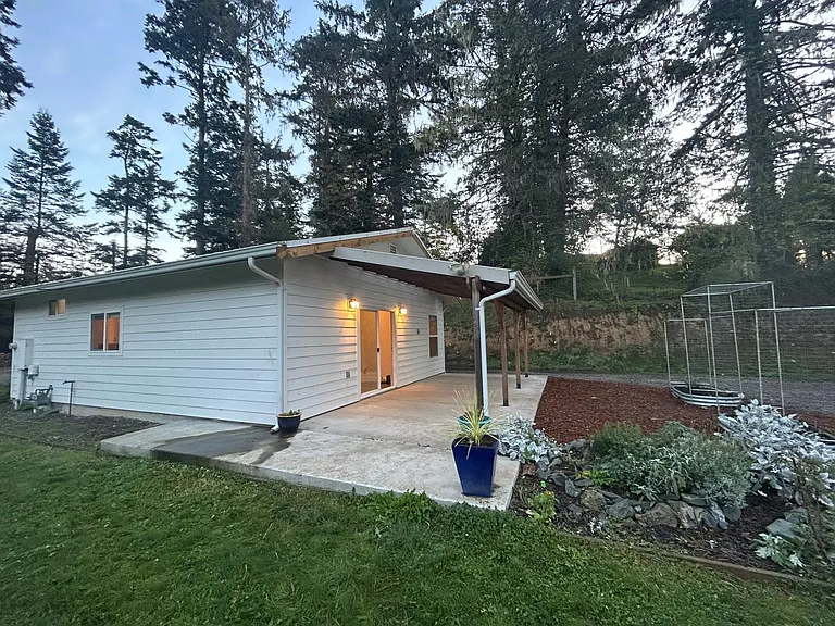 1381 Sydni Ct — Photo 30