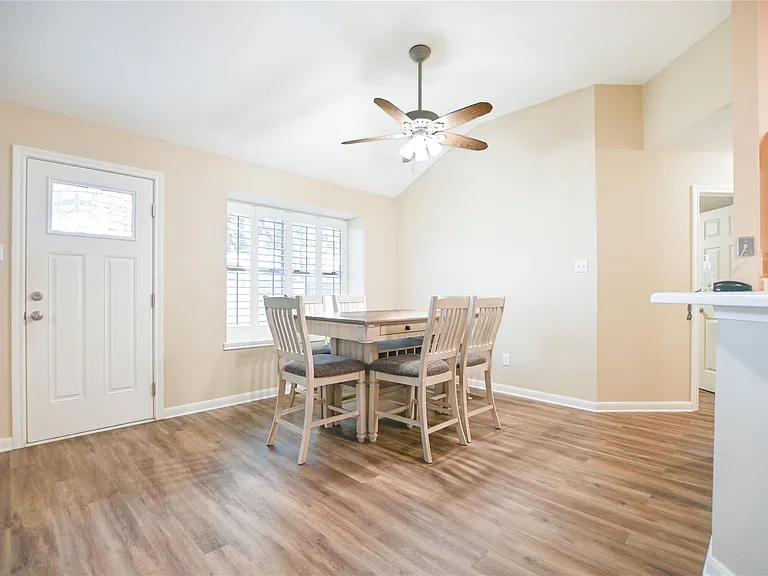 203 Colony Creek Dr — Photo 10