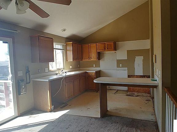 4th image of 1004 Mesa Cir