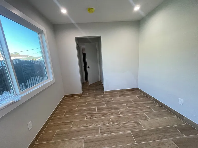 4620 Compton Ave — Photo 13