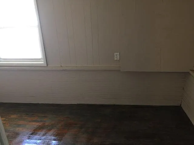 904 N H St — Photo 6