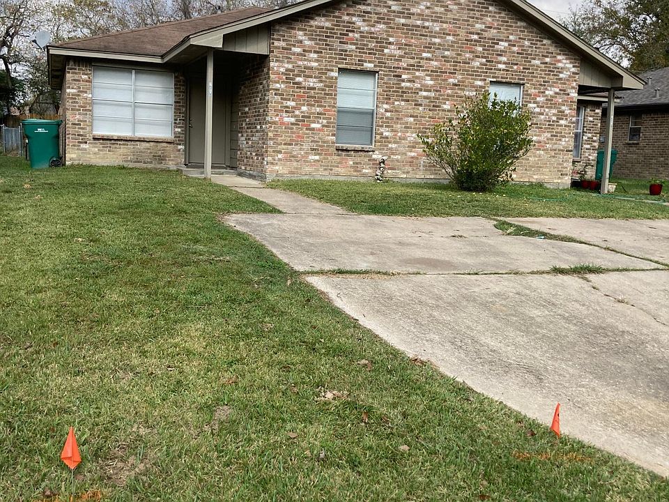 1607 #B Hazelwood St is the left side of this duplex.