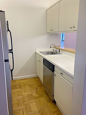4th image of 415 E 37th St APT 11C