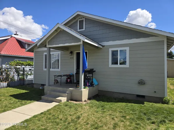 208 N Chestnut St, Toppenish, WA 98948
