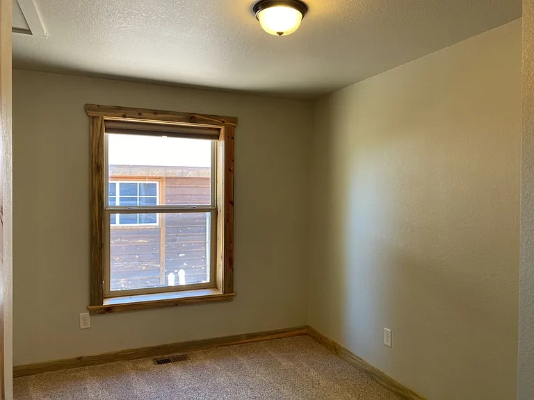 517 Endicott St — Photo 27