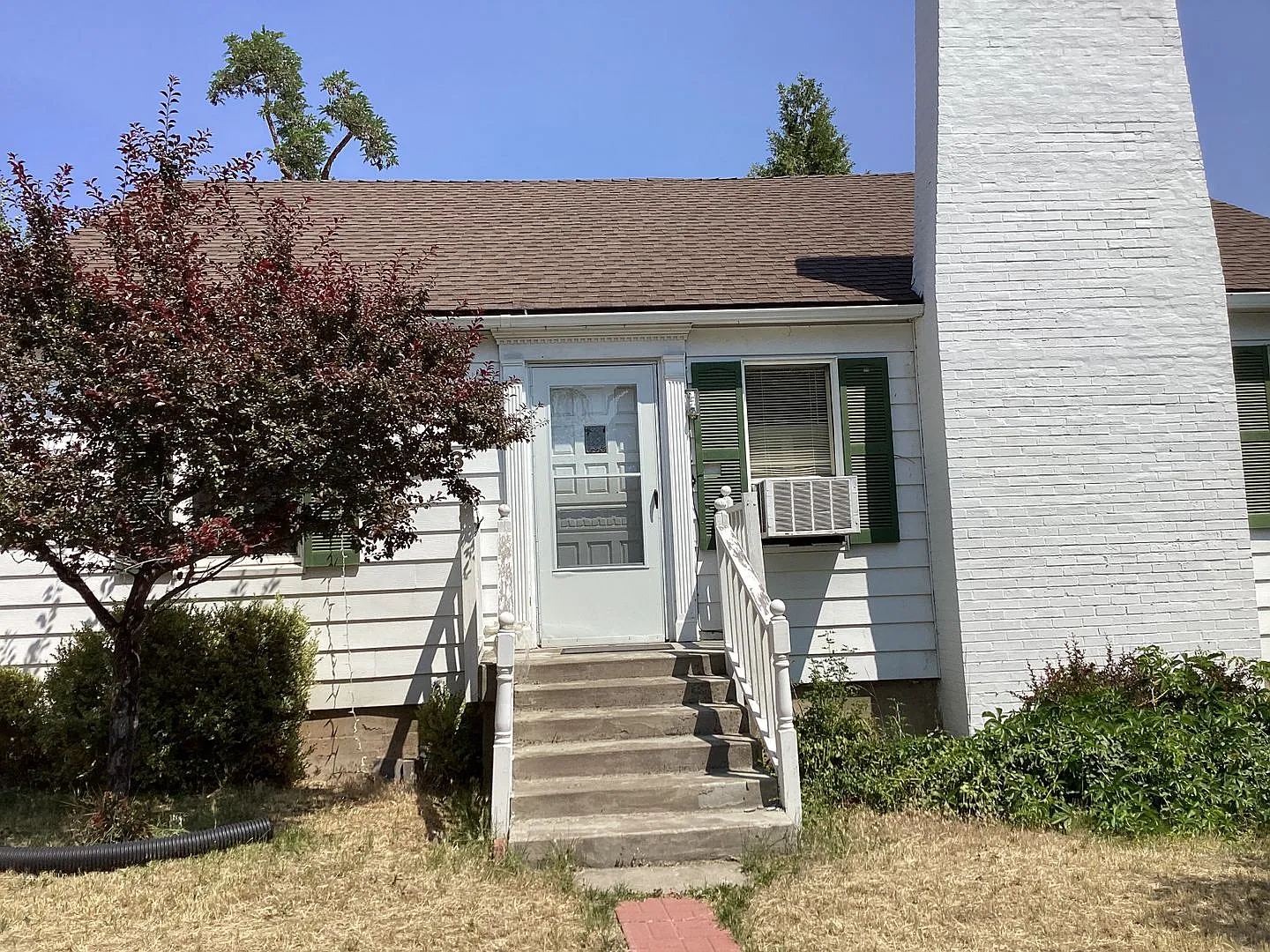 Partially furnished 4 bed 2 bath home — Photo 4