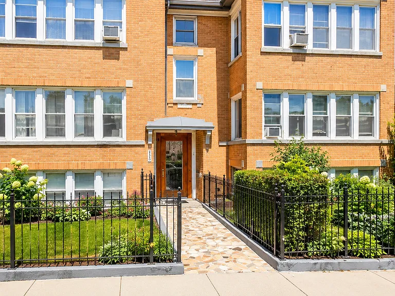 4646 W Addison St #2W — Photo 1