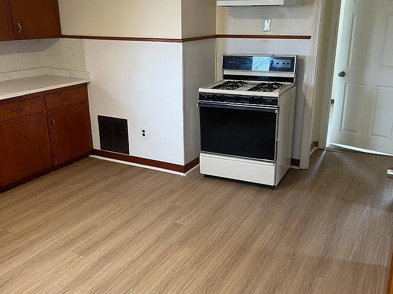 5 Lawson Pl #2 — Photo 2