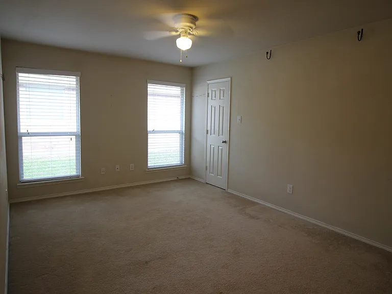 4188 Cherry Ridge Dr — Photo 8