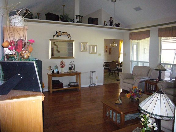 4th image of 608 William Dr