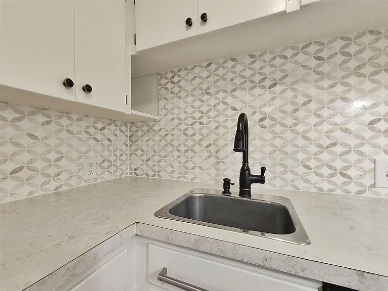 600 19th St #20 — Photo 8