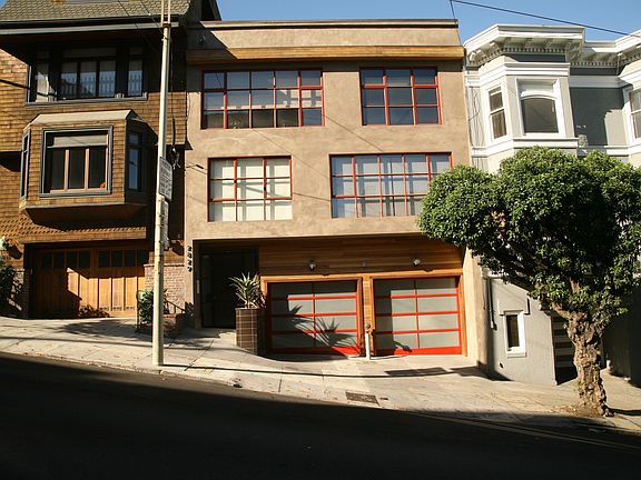 2nd image of 2829 Steiner St