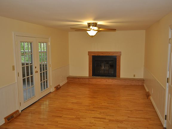 3rd image of 3068 Basswood Ln
